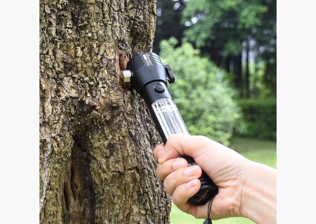 Đèn Pin Cứu Hộ 11 Chức Năng Dùng Pin Sạc Và Năng Lượng Mặt Trời Siêu Sáng