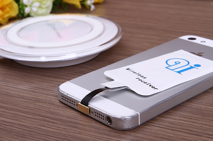 Sạc Không Dây Iphone 5,6,7 Kèm Miếng Dán Hỗ Trợ Sạc Và Dây Kết Nối